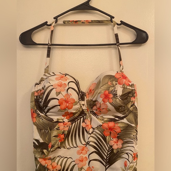 NWOT Tommy Bahama Floral Tankini Swimsuit Top - Size Medium - Picture 3 of 16